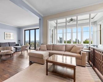 Luxury Pittsburgh Home with Incredible View - Pittsburgh - Sala de estar