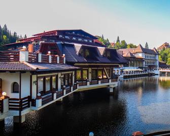 Republicii Apartment In Historic Center - Braşov - Building
