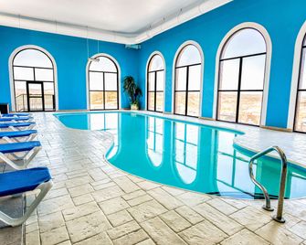 AmericInn by Wyndham Branson & Conference Center - ברנסון - בריכה
