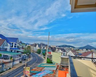 Villa Khánh Ngân - Dalat - Balcón