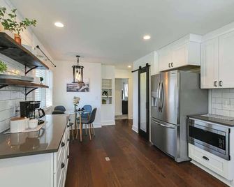 King Suite Highland House of Historic Franklin - Franklin - Kitchen