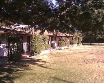 Ranch Motel - Tehachapi - Вигляд зовні