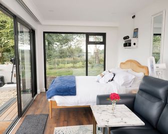 Luxury Waterfront Self-Catering Cabins - Enniskillen - Wohnzimmer