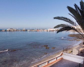 Paseo Marítimo, Los Cristianos Over The Sea Free Wifi - Arona - Strand