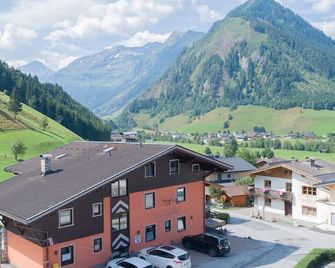 Comfort room Aktiv with shower/WC and balcony - Pension Sonnblickhof - Rauris
