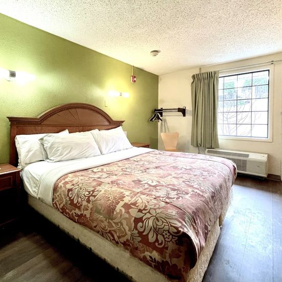 Bedroom view of Red Carpet Inn - New Brunswick