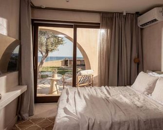 The Echo Of The Sea - Beachfront Luxury Villa - Skaloti - Habitación