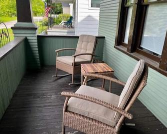 Terrace House: Craftsman-style in-town home - Manistique - Balcony