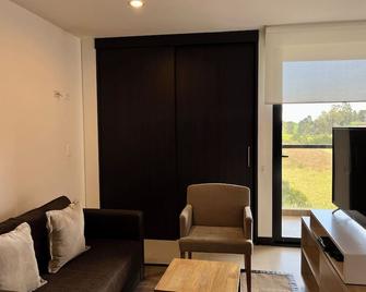 Luxurious mountain-view room with own facilities in Rionegro Colombia - Rionegro - Living room