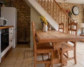 Pass the Keys Hare Cottage wonderful views and parking - Moreton-in-Marsh - Dining room