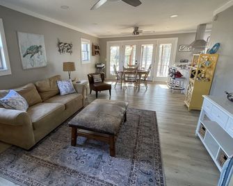 Waterfront Lake Hartwell High-End Renovated Cottage - 3/1 W/ Amazing Deep Water - Hartwell - Sala de estar