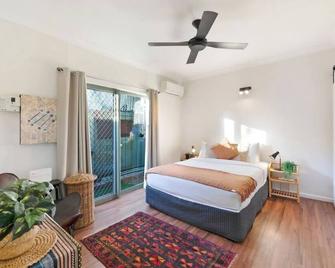 Where Enchanted Garden meets Tropical Paradise - Darwin - Bedroom