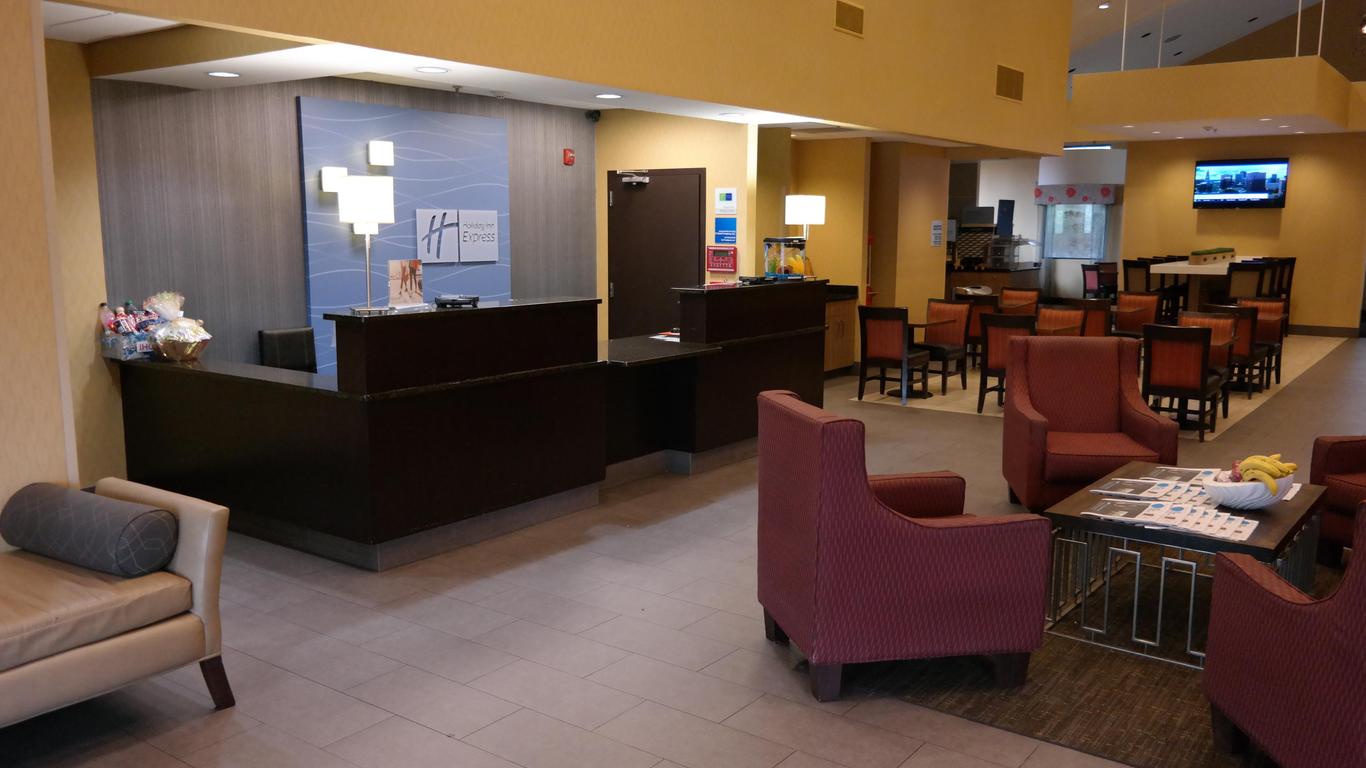Holiday Inn Express Fredericksburg Southpoint