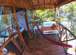 Cosmos Bungalows - Bira - Balkon