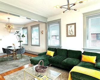 3br Luxe Penthouse Federal Hill/Downtown perfect Homebase for Fifa World Cup2026 - Providence - Living room