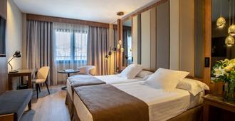 Hotel Granada Center - Granada - Schlafzimmer