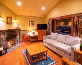 Johnston Canyon Lodge & Bungalows - באנף - סלון