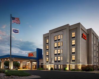 Hampton Inn & Suites Pueblo-Southgate - פואבלו - בניין