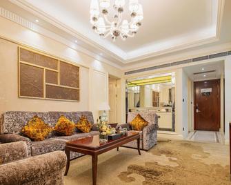 Planet International Hotel - Jingmen - Спальня
