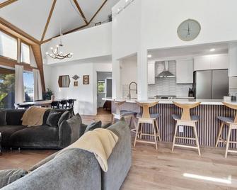 Hikari Haven Dome - Hot Tub, Bbq, Planetarium, Loft, Yosemite! - Coarsegold - Living room