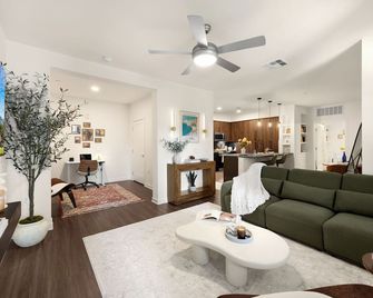 Valeria - Prime Luxury Apartment - 1br King Bed/1ba W/Amenities - Santa Ana - Living room