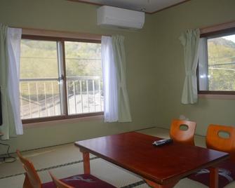Oirase Guest House Keigetsu - Towada - Spisesal