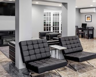 Baymont Inn & Suites Glenview - Glenview - Вітальня