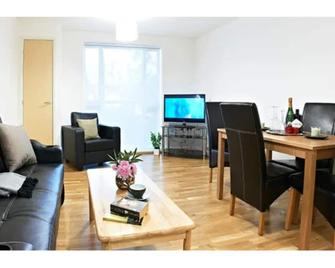 Borehamwood - Luxury 2 bed 2 bath apartment - Borehamwood - Living room