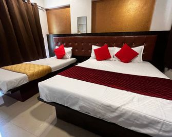 Hotel Borivali Executive - Near Borivali Railway Station - Bombay