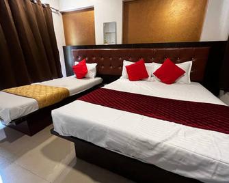Hotel Borivali Executive - Near Borivali Railway Station - Mumbai - Bedroom
