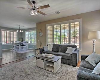 Spacious Surprise Home with Outdoor Pool and Patio! - Surprise - Living room