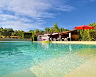Nice home in La-Roque-sur-Cze with Outdoor swimming pool and 3 Bedrooms - La Roque-sur-Cèze - Piscina