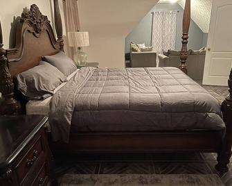 Kleencolonial Revival W/Tesla Ev Charger - Riverdale - Bedroom