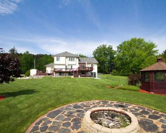 Stay On Our Pristine Lake - Bring Your Boat Or Let Us Take You Out On Ours! - Isanti - Building