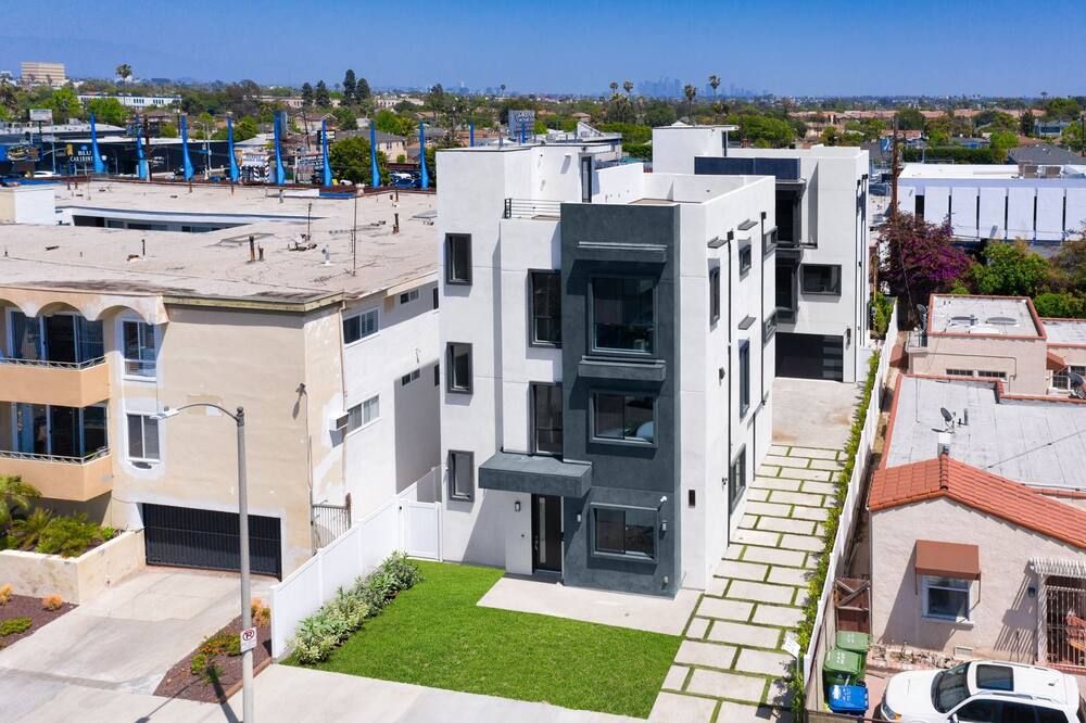 Modern 5 Bedroom Masterpiece With Roofto - Los Angeles - Rakennus