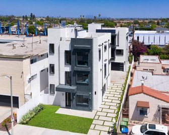 Modern 5 Bedroom Masterpiece With Roofto - Los Angeles - Rakennus