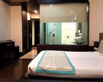 Hotel Friends Regency - 盧迪亞納 - 臥室