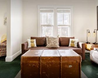Cozy 1920s Home In The Heart Of Pine Bush - Pine Bush - Soggiorno