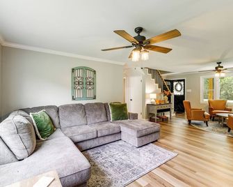 Alleghany Mountain Cottage With Porch An - Covington - Вітальня