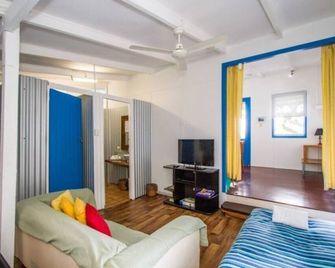 선셋 빌라 세븐틴 세븐티 - 세븐틴 세븐티 - 거실