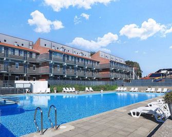 6 person holiday home on a holiday park in Faaborg - Faaborg - Pool