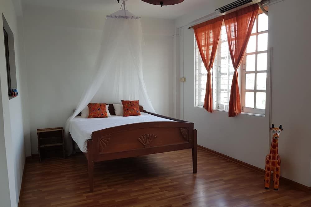 Spacious Yangon Family Home - Rangún - Habitación