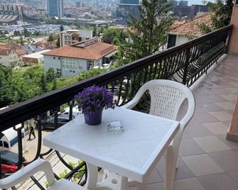 Apartment Perla - Prisztina - Balkon