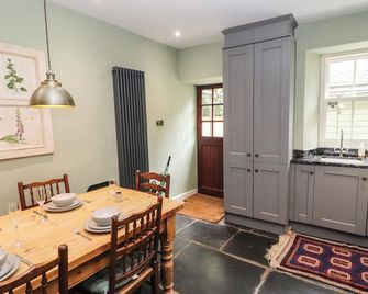 1 Field Foot Cottage - Ambleside - Ruang makan