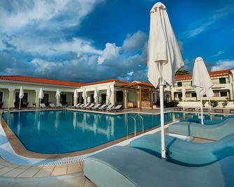 Messina Resort Hotel - Kyparissia - Bazén