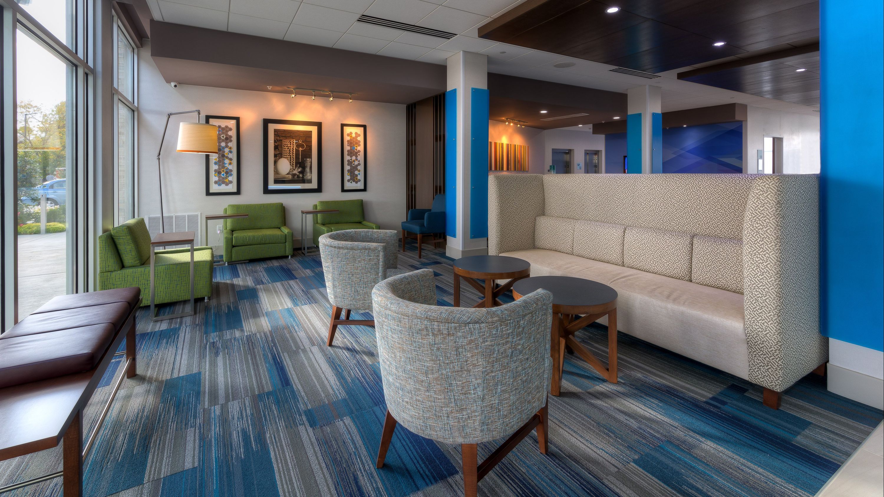 Holiday Inn Express & Suites Tulsa Midtown By IHG - טולסה - טרקלין