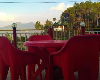 Anand Himalaya Resort - Pauri - Balcony