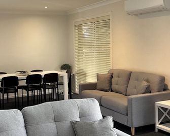 The Oaks Hotel Motel - Wollongong - Phòng khách