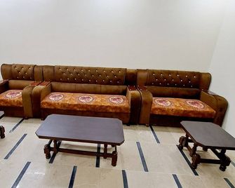 Very clean and safe place for people travelling to Mirpur AK - Mirpur - Sala de estar