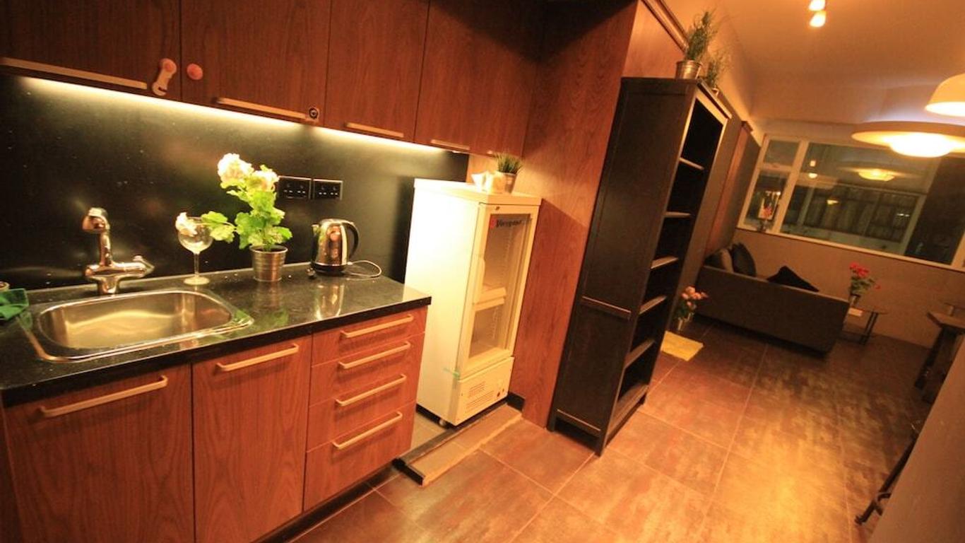 باندورا آفتر آيتيز هوستل